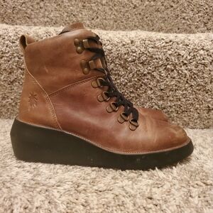 Produced in Portugal by fly London Size 36 6